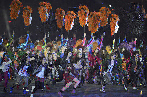 Die Feuerwerke funkelten, die Show faszinierte und ganz London war in Aufruhr: Am Freitagabend wurden die Olympischen Spiele 2012 mit viel Bombast eröffnet.