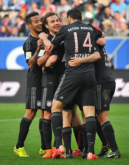 THIAGO: NOTE 3.
Kam nach 57 Minuten. Zuvor hatte Guardiola auch ihm eine Verschnaufpause gegönnt. Der Spanier sollte sich dann eine gute halbe Stunde Praxis holen vor dem Porto-Rückspiel. Schöne Einzelaktion, als er mit links abzog &ndash; gehalten (59.) 
CLAUDIO PIZARRO: Ohne NOTE.
Der dritte Wechsel in der 89. Minute. Eine reine Gefälligkeit für den Peruaner (36), dessen Vertrag am Saisonende ausläuft und wohl nicht verlängert wird. Es waren dessen erste Spielminuten seit Mitte Februar, fehlte zuletzt immer wieder wegen muskulärer Beschwerden.