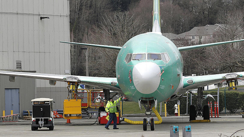 Renton/USA: Eine Boeing 737 MAX 8 steht vor dem Fertigungswerk.