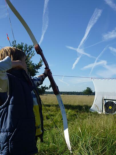 Bogenschießen ist eines von zehn Wettkämpfen der Highland Games für Münchner Jungen.