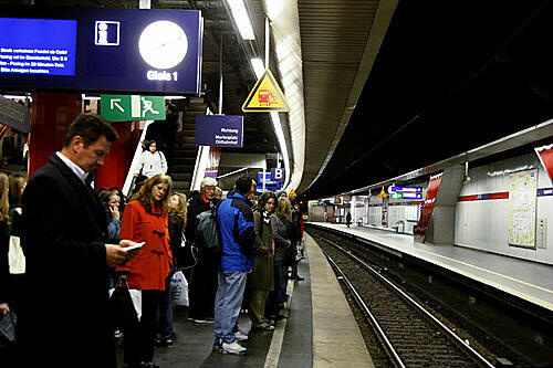 Geduld war angesagt bei den S-Bahn-Kunden am Dienstagmorgen.