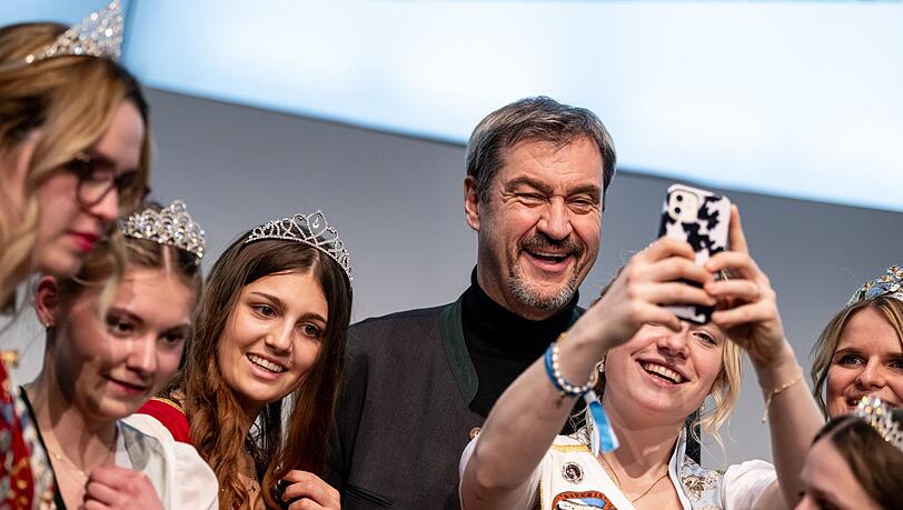 Ein Selfie hier, ein Selfie da: Für CSU-Chef Markus Söder sind Posts in sozialen Netzwerken mehr als Unterhaltung. (Archivbild)