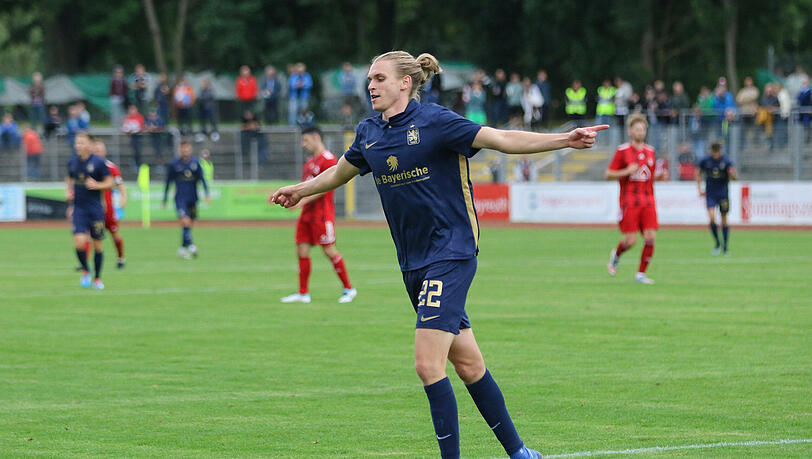 Tim Linsbichler jubelt nach seinem zweiten Treffer.