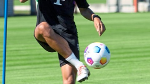 Trainiert schon wieder mit Ball: Jamal Musiala.  Foto: fcbayern.com