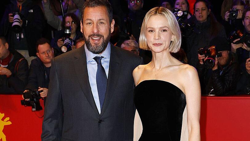 Adam Sandler und Co-Star Carey Mulligan auf dem roten Teppich vor dem Berlinale Palast.