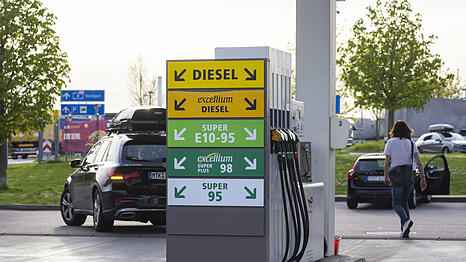 Durch einen höheren CO₂-Preis wird auch das Tanken teurer.