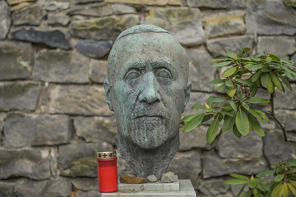 Das Grab von Heinrich Mann am Dorotheenst&auml;dtischen Friedhof in Berlin.