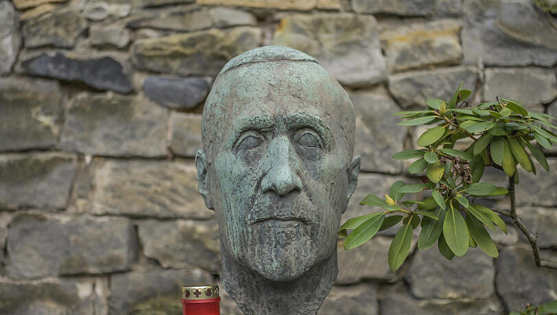 Das Grab von Heinrich Mann am Dorotheenst&auml;dtischen Friedhof in Berlin.