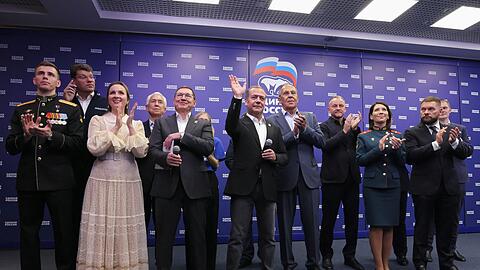 Die Kremlpartei Geeintes Russland ist die ma&szlig;gebliche politische Kraft hinter dem Krieg gegen die Ukraine.