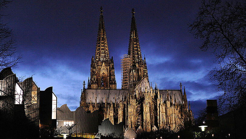 Angehende Abiturienten haben in Köln mit ihren außer Kontrolle geratenen Abistreichen mehrfach für Polizeieinsätze gesorgt. Foto: Maja Hitij/Symbol Angehende Abiturienten haben in Köln mit ihren außer Kontrolle geratenen Abistreichen mehrfach für Polizeieinsätze gesorgt. Foto: Maja Hitij/Symbol