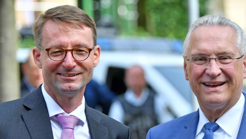 Roland Wöller (CDU, l.), Innenminister von Sachsen, und Joachim Herrmann (CSU), Innenminister von Bayern. Foto: Hendrik Schmidt Roland Wöller (CDU, l.), Innenminister von Sachsen, und Joachim Herrmann (CSU), Innenminister von Bayern. Foto: Hendrik Schmidt