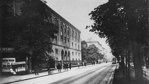 Die Sonnenstraße um 1910 herum. Damals ging es hier beschaulicher zu. Die Grünen wollen zurück zur Begrünung.