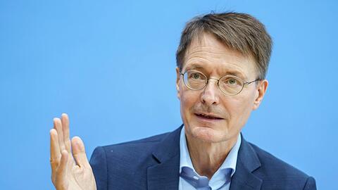 Bundesgesundheitsminister Karl Lauterbach (59, SPD)
