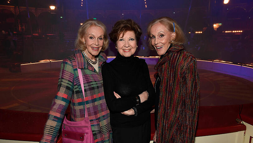 Die Kessler-Zwillinge zeigten sich ein letztes Mal gemeinsam mit Carolin Reiber in der Society Die Kessler-Zwillinge zeigten sich ein letztes Mal gemeinsam mit Carolin Reiber in der Society