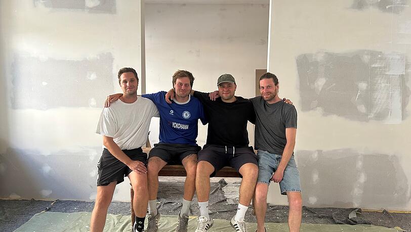 V.l.: Felix Adebahr, Tim Heuberger, Max Hollasch und Jonas Heuberger auf der Baustelle ihres gemeinsamen Restaurants. V.l.: Felix Adebahr, Tim Heuberger, Max Hollasch und Jonas Heuberger auf der Baustelle ihres gemeinsamen Restaurants.