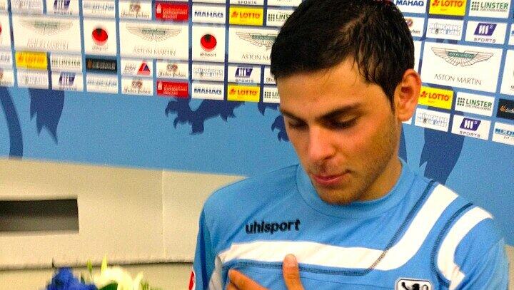 Blumen nach dem Spiel: Kevin Volland Blumen nach dem Spiel: Kevin Volland