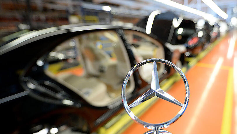 In diesem Jahr verzeichnete Daimler einen neuen Rekordabsatz. Die Marken Merceds-Benz und Smart legten im Vergleich zum Vorjahr um 10,7 Prozent zu. In diesem Jahr verzeichnete Daimler einen neuen Rekordabsatz. Die Marken Merceds-Benz und Smart legten im Vergleich zum Vorjahr um 10,7 Prozent zu.