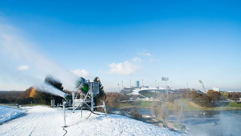 Am Oly-Berg hat die Schnee-Produktion begonnen. Am Oly-Berg hat die Schnee-Produktion begonnen.