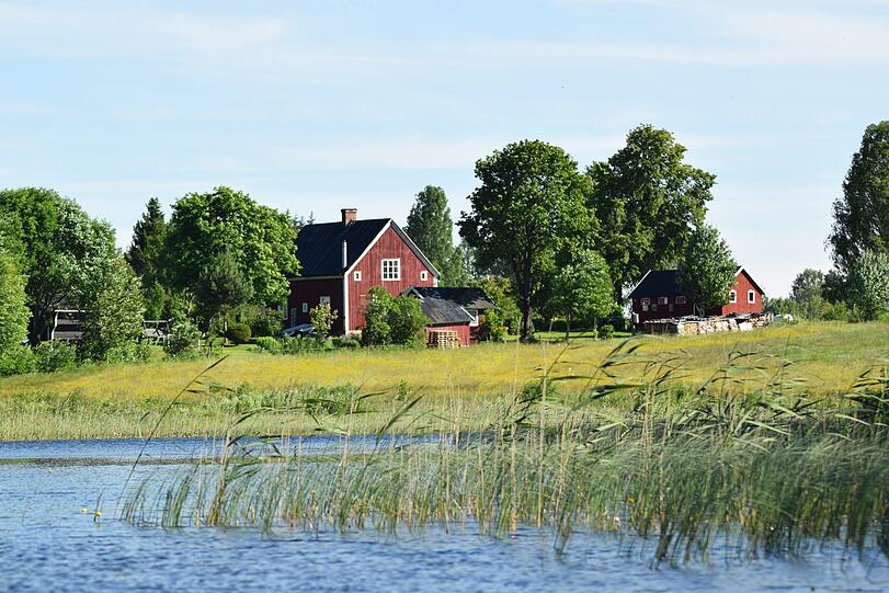 Im typischen Rot: Ein schwedisches Holzhaus in Värmland.