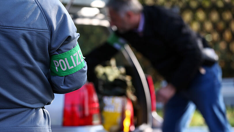 Rauschgiftfahnder haben in M&uuml;nchen Drogen, eine Menge Bargeld und Waffen sichergestellt. (Symbolbild)