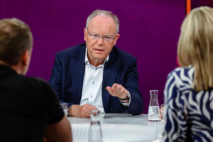 "Die AfD emotionalisiert ohne Ende. Aber auch die älteren Parteien müssen wieder Leidenschaft vermitteln. Politik muss empathisch sein", erklärte SPD-Politiker Stephan Weil. "Die AfD emotionalisiert ohne Ende. Aber auch die älteren Parteien müssen wieder Leidenschaft vermitteln. Politik muss empathisch sein", erklärte SPD-Politiker Stephan Weil.