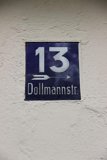 Mord in der Au: Die 91-Jährige Anna S. ist getötet worden. Die Polizei sucht im Umfeld der Wohnung in der Dollmannstraße nach Hinweisen und Spuren. Die Bilder vom Tatort...