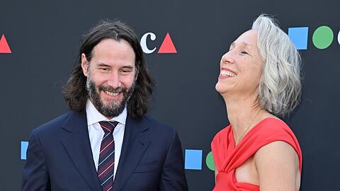 Keanu Reeves und Alexandra Grant haben Grund zum Strahlen.
