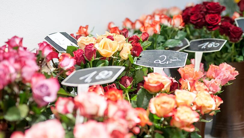 Der Valentinstag sorgt im bayerischen Handel f&uuml;r sehr viel mehr Umsatz als Fasching beziehungsweise Fastnacht. (Archivbild)