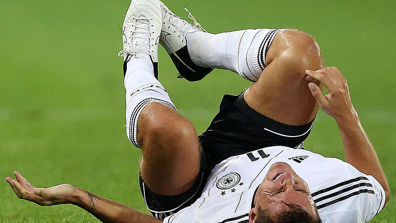 Nach einer Fuß-OP fällt Miroslav Klose zum Abschluss der WM-Qualifikation für die Nationalmannschaft aus. Nach einer Fuß-OP fällt Miroslav Klose zum Abschluss der WM-Qualifikation für die Nationalmannschaft aus.