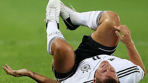 Nach einer Fuß-OP fällt Miroslav Klose zum Abschluss der WM-Qualifikation für die Nationalmannschaft aus.
