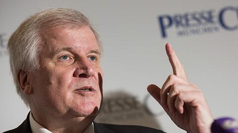 Horst Seehofer eckt mit seiner Kritik am Kurs der Kanzlerin mal wieder an.