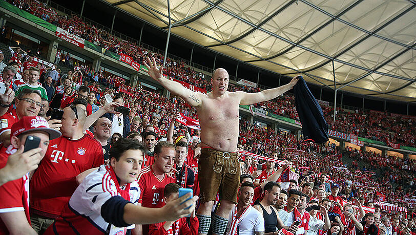 Bayern-Fans im Siegestaumel. Bayern-Fans im Siegestaumel.