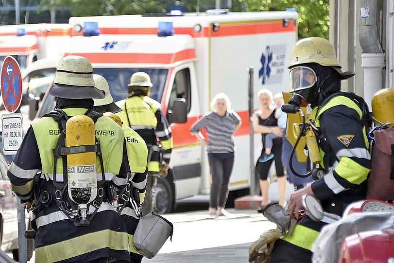 Am Samstag ist ein Mann bei einem Zimmerbrand in Obersendling ums Leben gekommen.