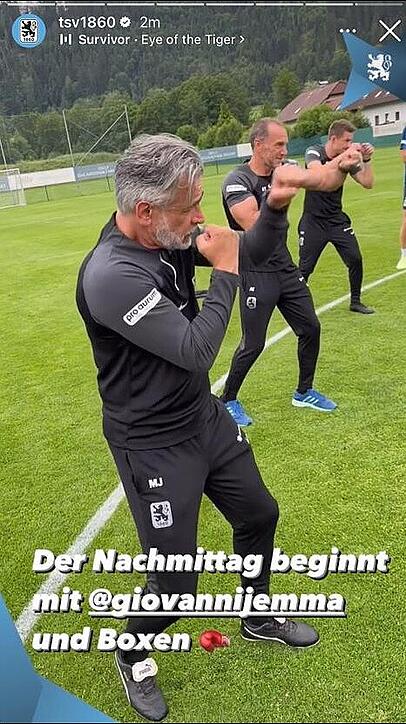 Auch Löwen-Coach Maurizio Jacobacci und seine Staff-Mitglieder machten beim Schattenboxen mit. Auch Löwen-Coach Maurizio Jacobacci und seine Staff-Mitglieder machten beim Schattenboxen mit.
