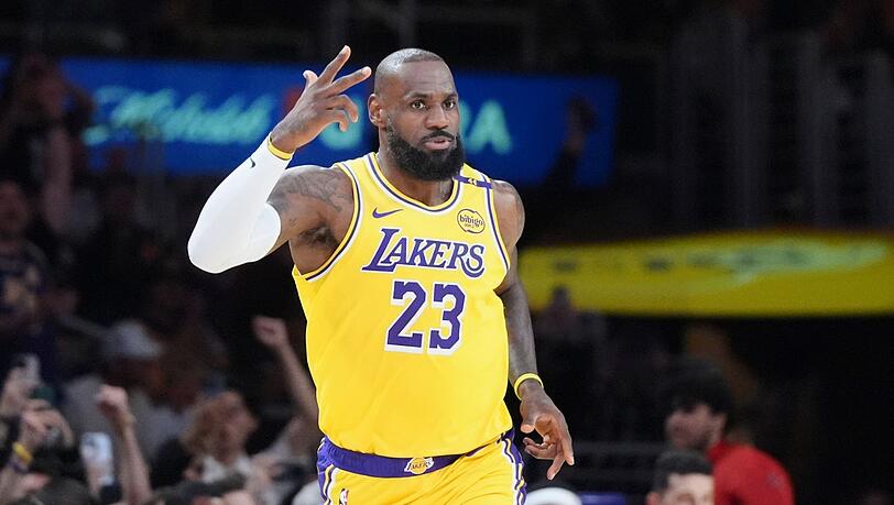 Drei Punkte gab es für den Wurf, mit dem LeBron James die Marke von 50 000 Punkten in der NBA durchbrach.