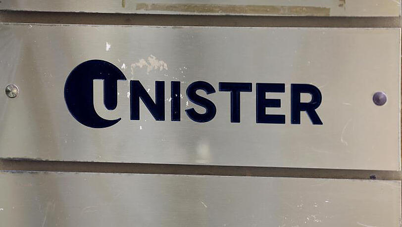 Firmenschild von Unister am ehemaligen Firmensitz in Leipzig. Firmenschild von Unister am ehemaligen Firmensitz in Leipzig.