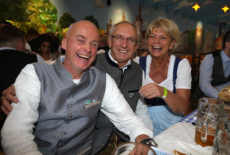 Klicken Sie sich durch die besten Bilder zum Oktoberfestbesuch der Sechzger.
