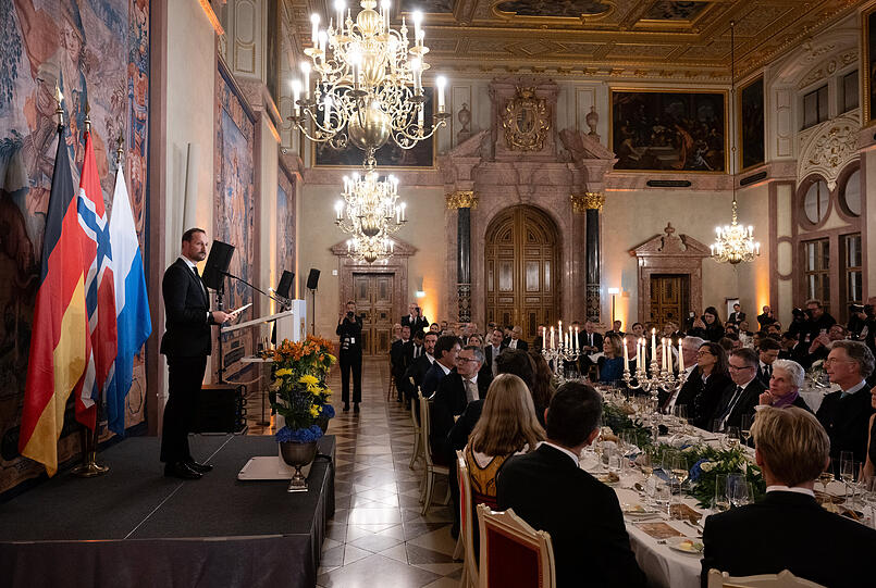 Haakon im prunkvollen Kaisersaal der Münchner Residenz