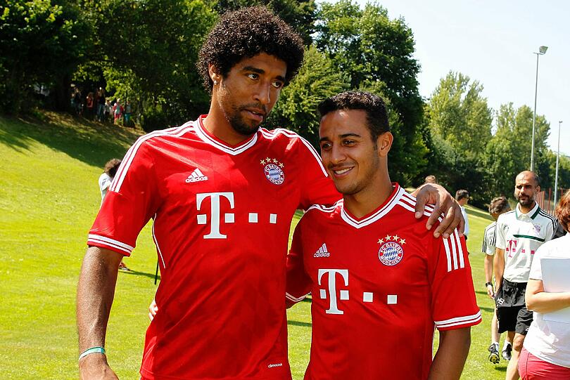 Arm in Arm: Dante und Thiago Alcántara scheinen sich gut zu verstehen.