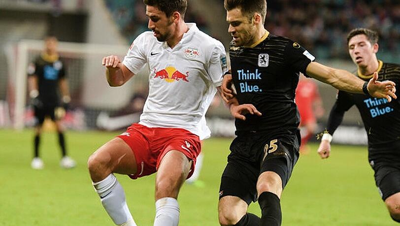 Gary Kagelmacher (re.) überzeugte und sah doch beim 0:1 unglücklich aus. Gary Kagelmacher (re.) überzeugte und sah doch beim 0:1 unglücklich aus.