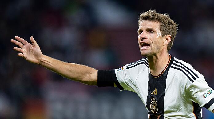 Deutschlands Thomas Müller gestikuliert.