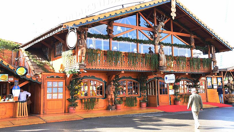 Die Wildstuben zählen zu den kleineren, aber sehr beliebten Wiesn-Zelten.