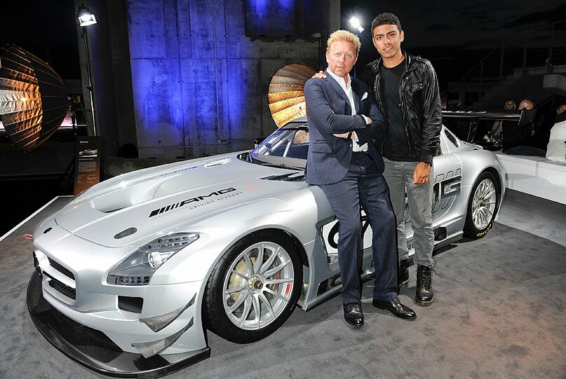 ... und Zeit für ein "cooles" Foto mit einem der Mercedes-Boliden war natürlich auch noch.