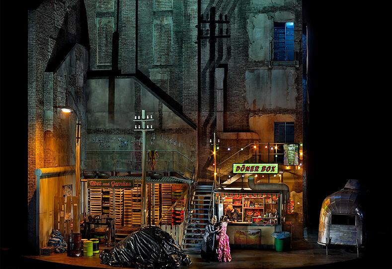 Eine finstere (amerikanische?) Ecke in der "Götterdämmerung".