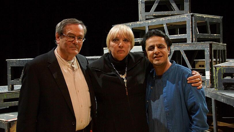 Albert Ginthör, Claudia Roth und Ahmad Shakib Pouya nach einer "Zaide"-Aufführung in der alten Kongresshalle.