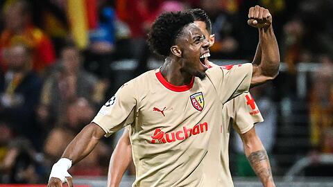 Elye Wahi von RC Lens traf beim Sieg über den FC Arsenal.