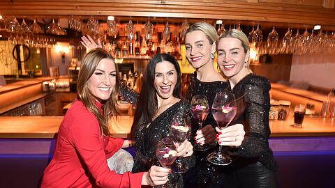 Jeannette Graf feierte vor wenigen Tagen mit Denise Schindler (li.) sowie Julia und Nina Meise in Tirol
