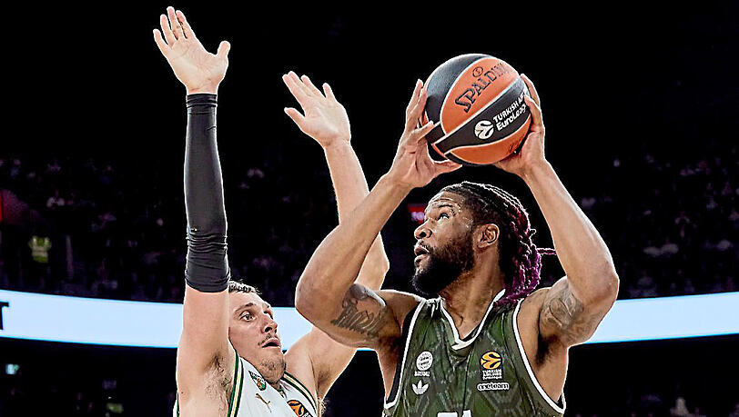 "Das wird ein großes Spiel", sagt der formstarke Devin Booker (r.) über das Duell bei seinem Ex-Klub Fenerbahce Istanbul.