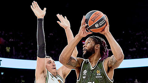"Das wird ein großes Spiel", sagt der formstarke Devin Booker (r.) über das Duell bei seinem Ex-Klub Fenerbahce Istanbul.