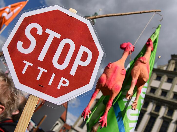 Weitere Bilder von Demonstrationen aus anderen Städten - hier: Augsburg